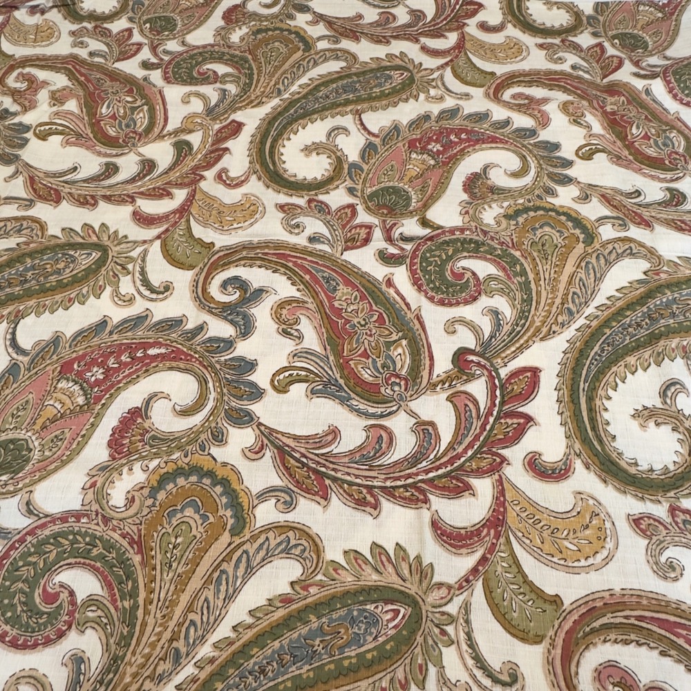 Better Homes and Gardens Tablecloth Cream Paisley Floral Rectangular 52x68"